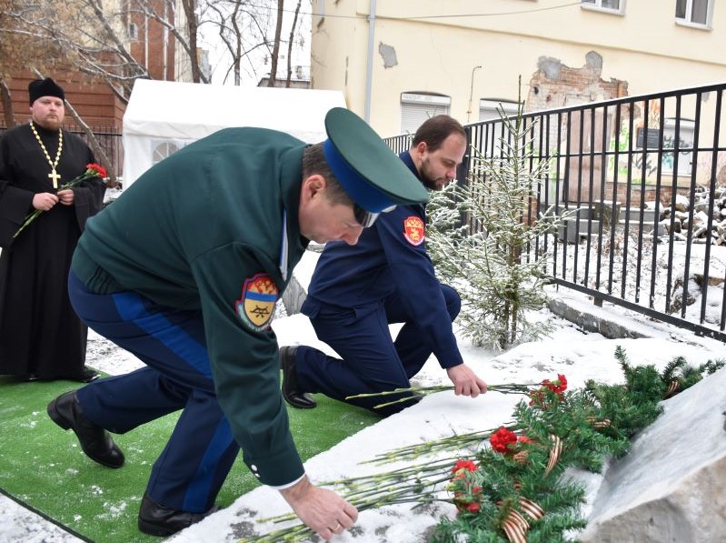 В Екатеринбурге установлен памятник оренбургским казакам, павшим за Отечество